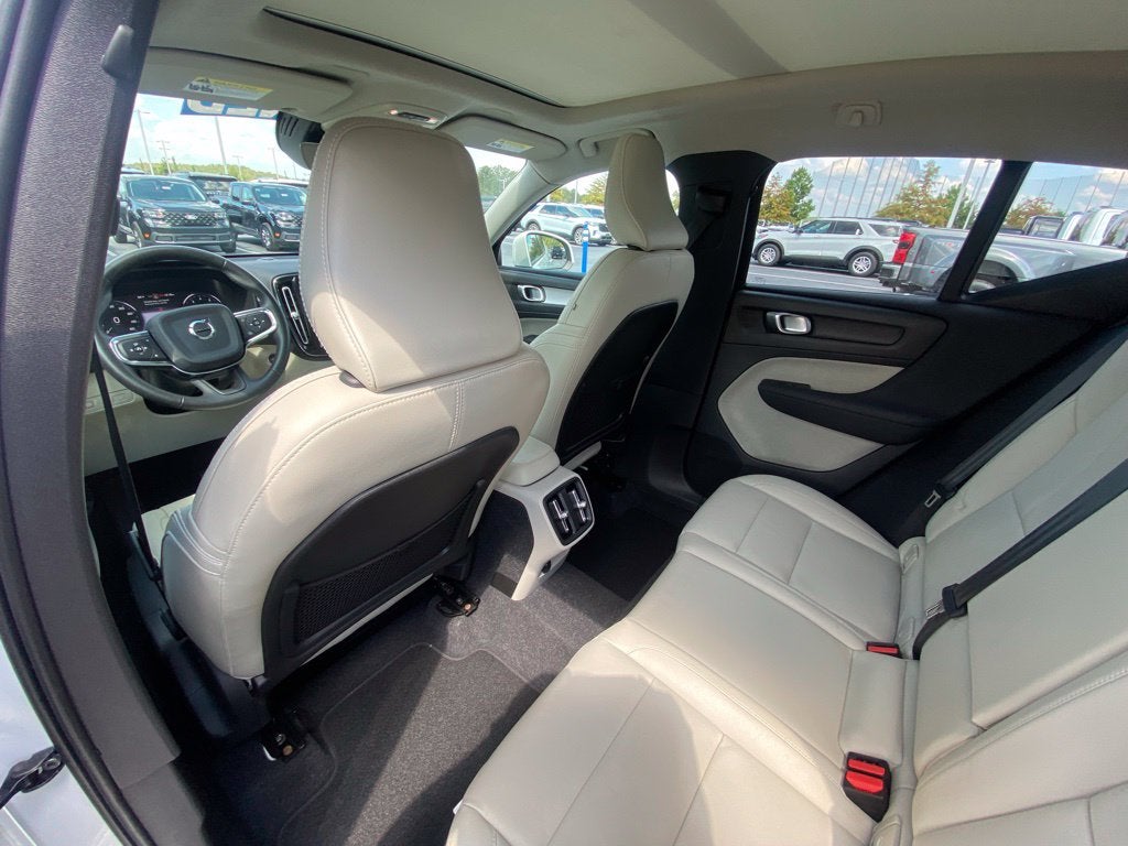 2021 Volvo XC40 Momentum