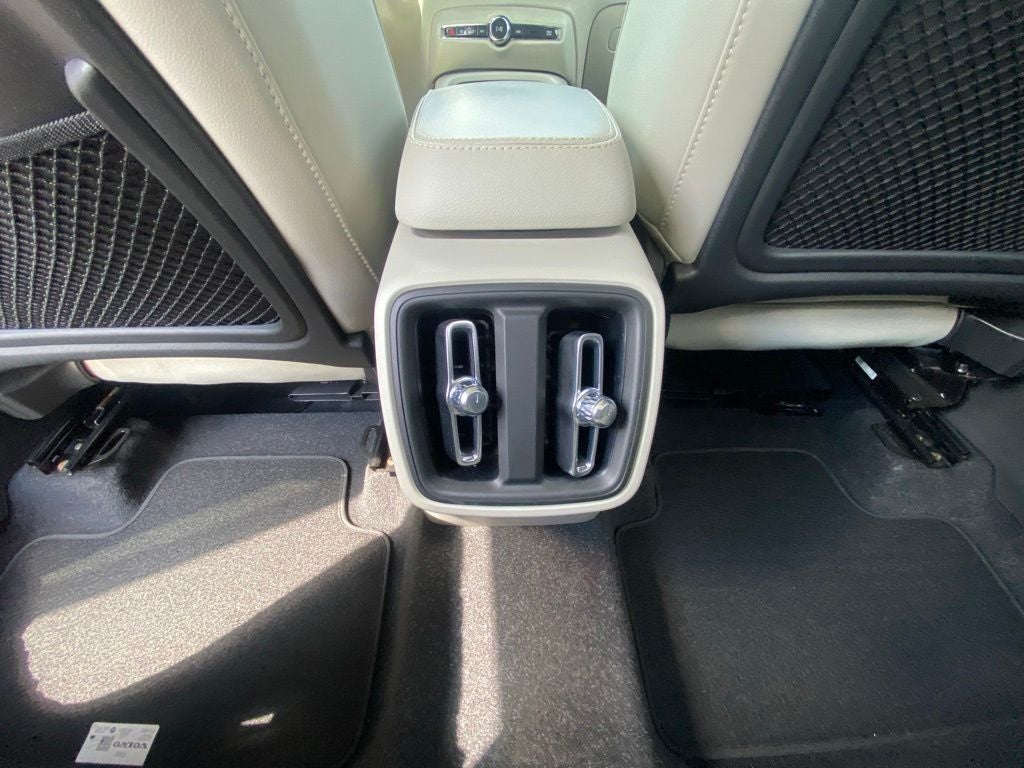2021 Volvo XC40 Momentum
