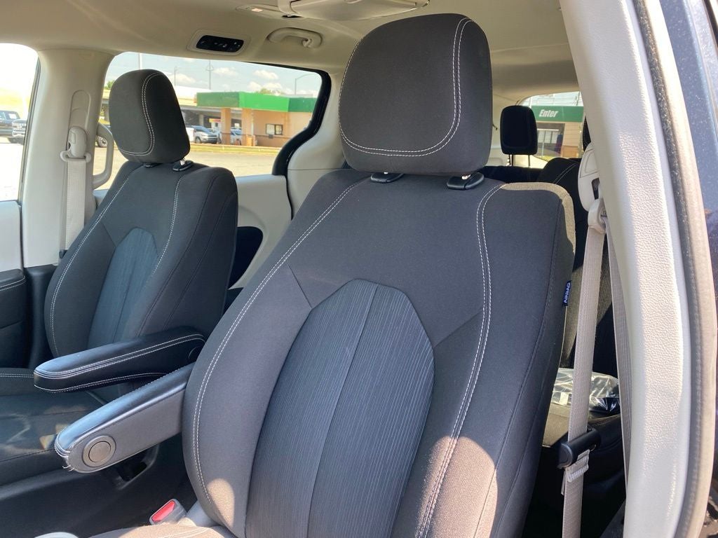 2020 Chrysler Voyager LX
