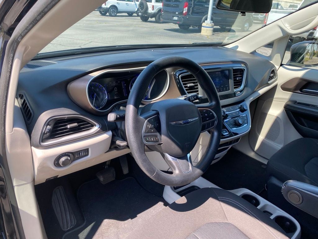 2020 Chrysler Voyager LX