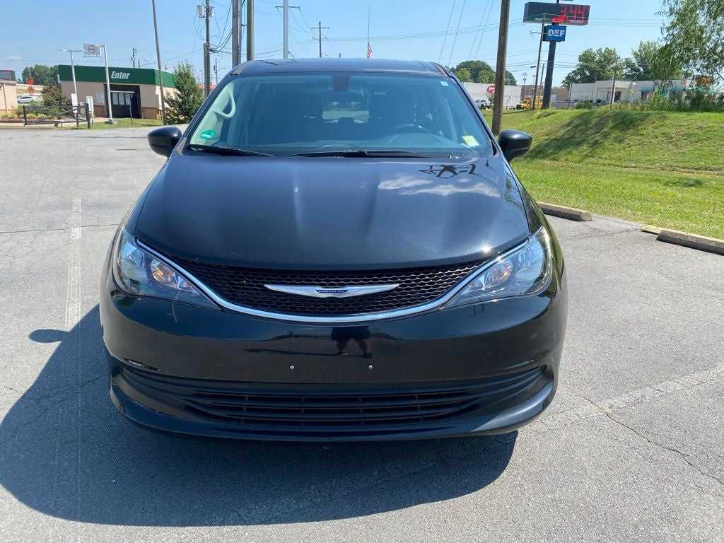 2020 Chrysler Voyager LX