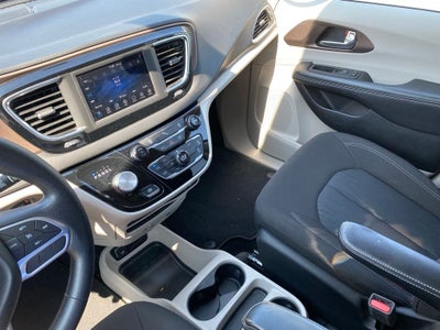 2020 Chrysler Voyager LX