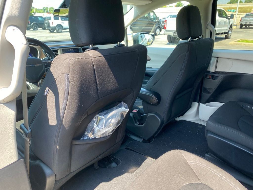 2020 Chrysler Voyager LX