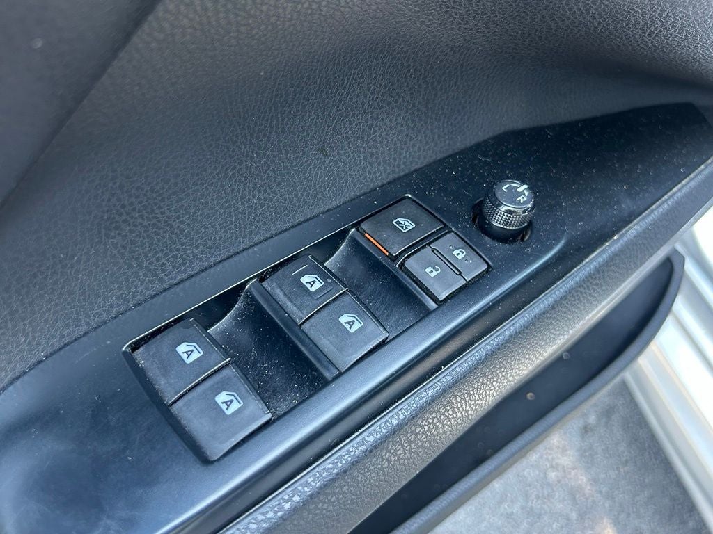 2019 Toyota Camry SE - FORD BLUE CERTIFIED