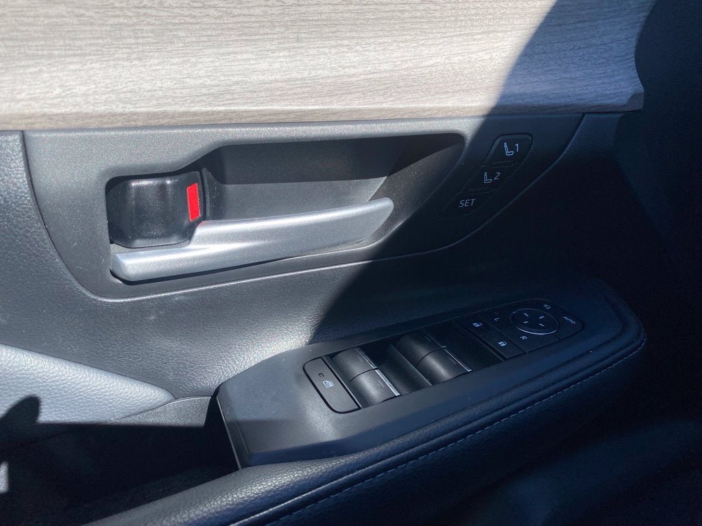 2024 Toyota Grand Highlander Platinum - AWD - CARFAX ONE OWNER - LOW MILES!
