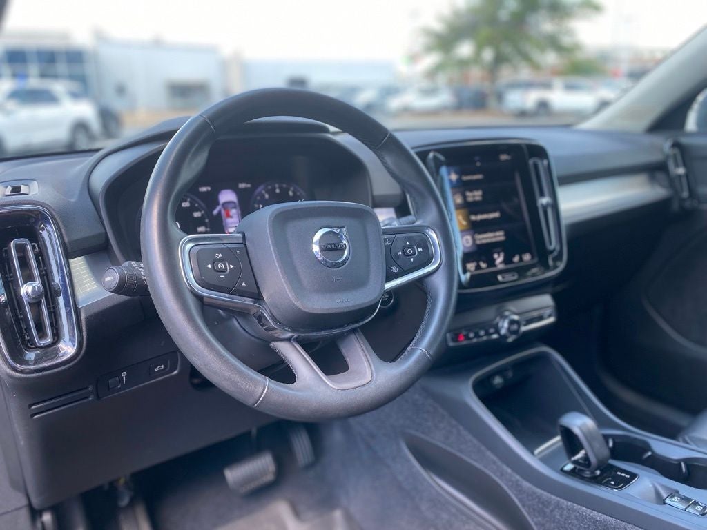 2022 Volvo XC40 Momentum - AWD - PREMIUM PKG