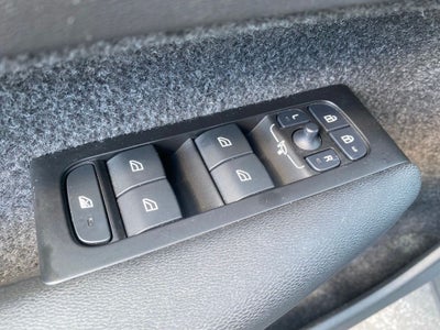 2022 Volvo XC40 Momentum - AWD - PREMIUM PKG
