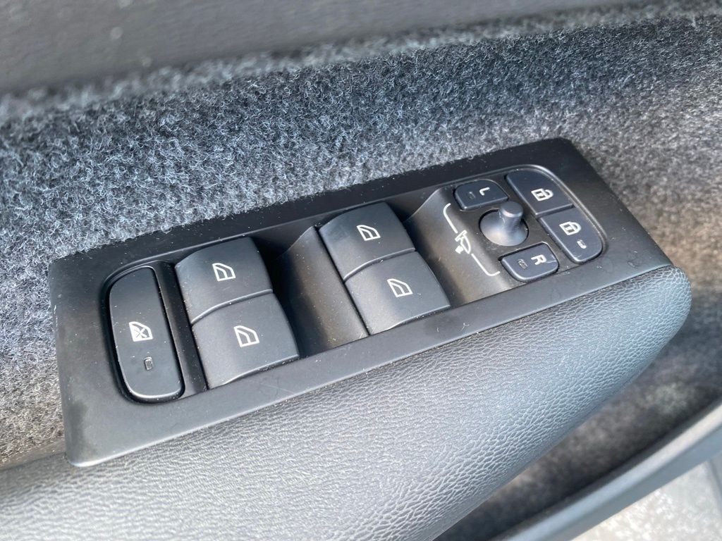 2022 Volvo XC40 Momentum - AWD - PREMIUM PKG