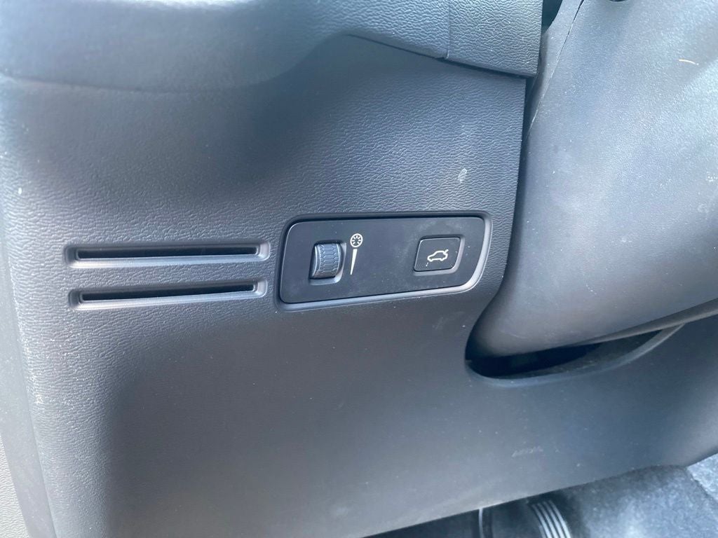 2022 Volvo XC40 Momentum - AWD - PREMIUM PKG