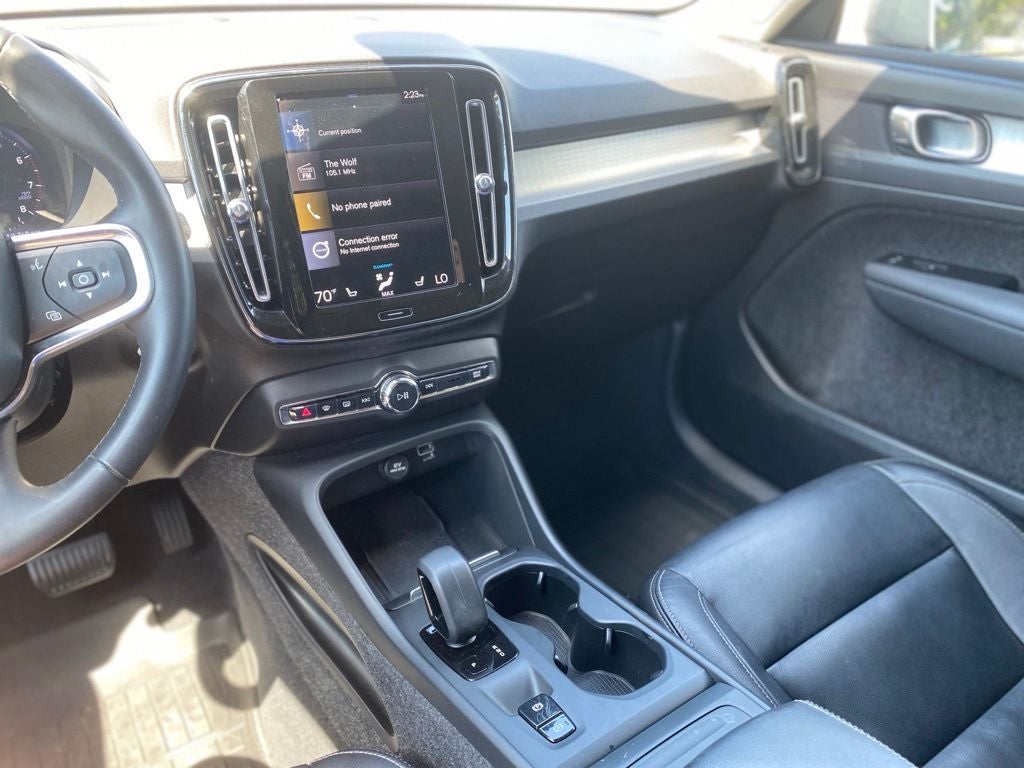 2022 Volvo XC40 Momentum - AWD - PREMIUM PKG