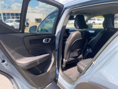 2022 Volvo XC40 Momentum - AWD - PREMIUM PKG