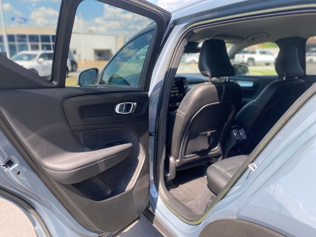 2022 Volvo XC40 Momentum - AWD - PREMIUM PKG