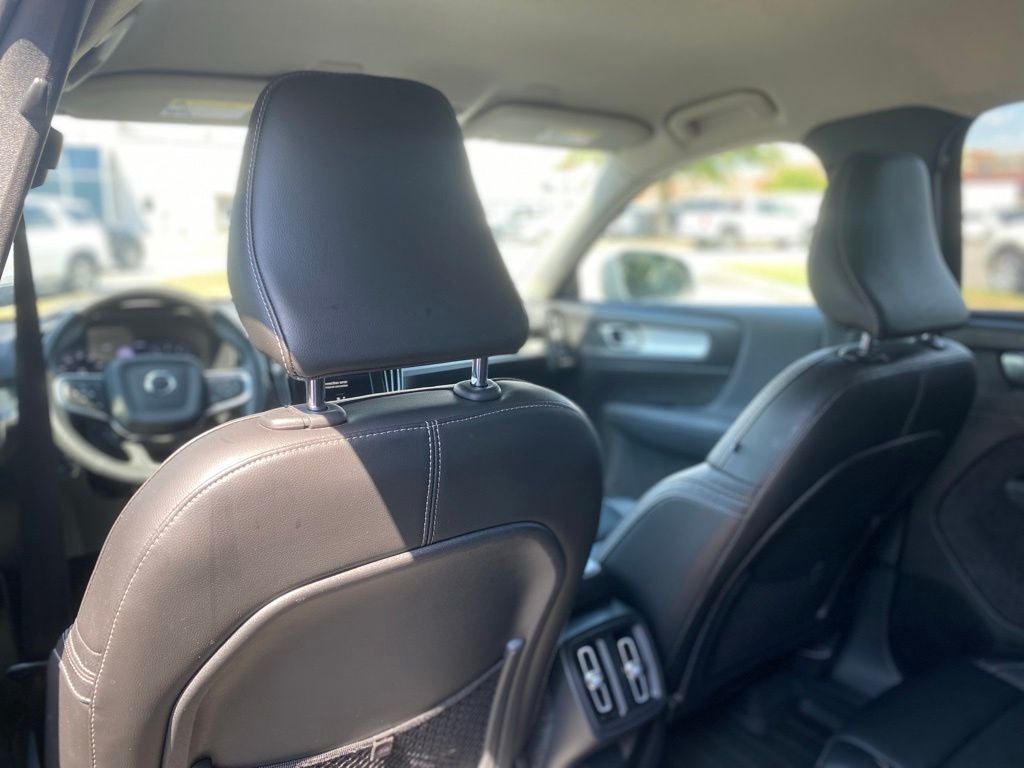 2022 Volvo XC40 Momentum - AWD - PREMIUM PKG