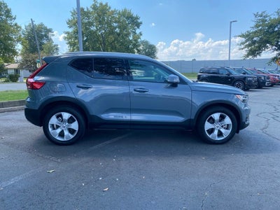 2022 Volvo XC40 Momentum - AWD - PREMIUM PKG