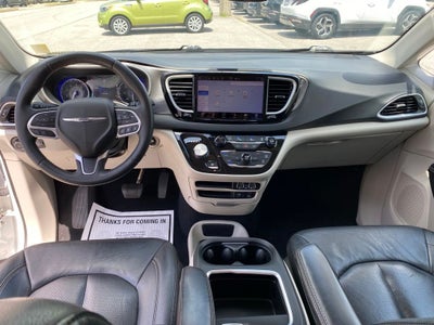 2022 Chrysler Pacifica Touring L