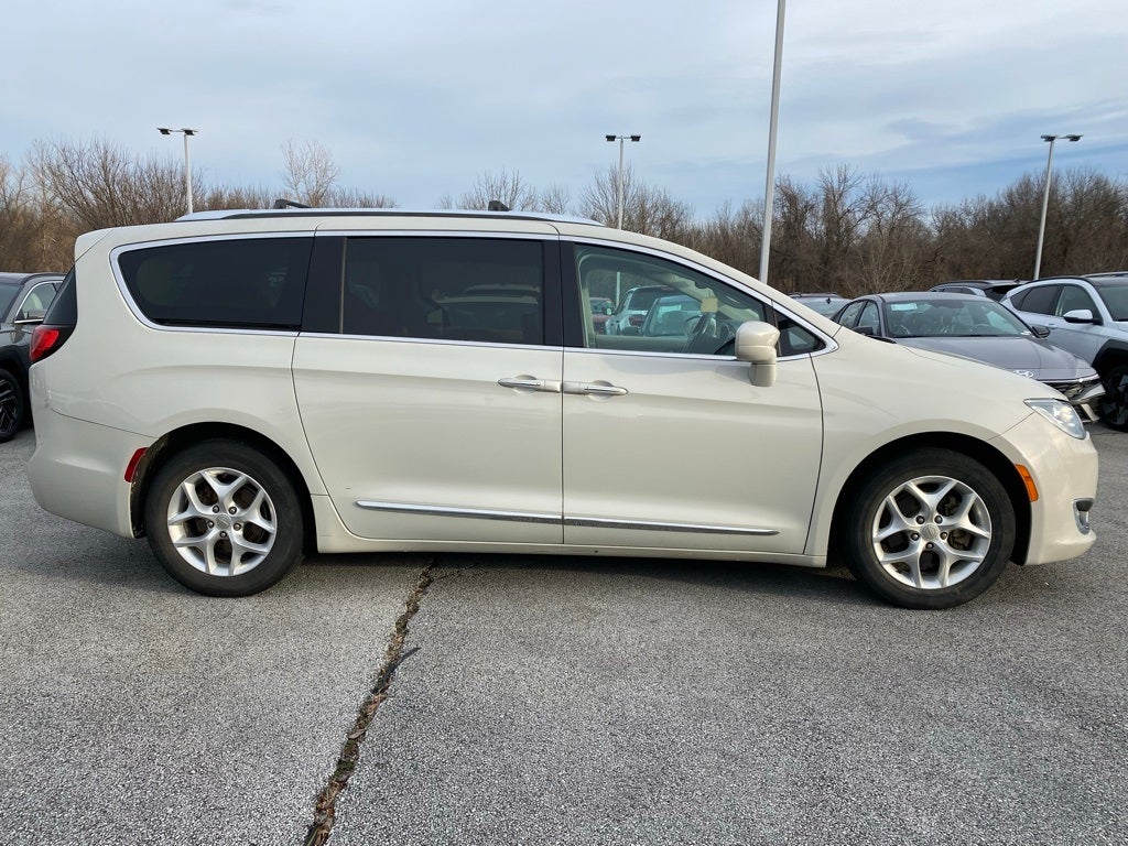 2017 Chrysler Pacifica Touring L Plus