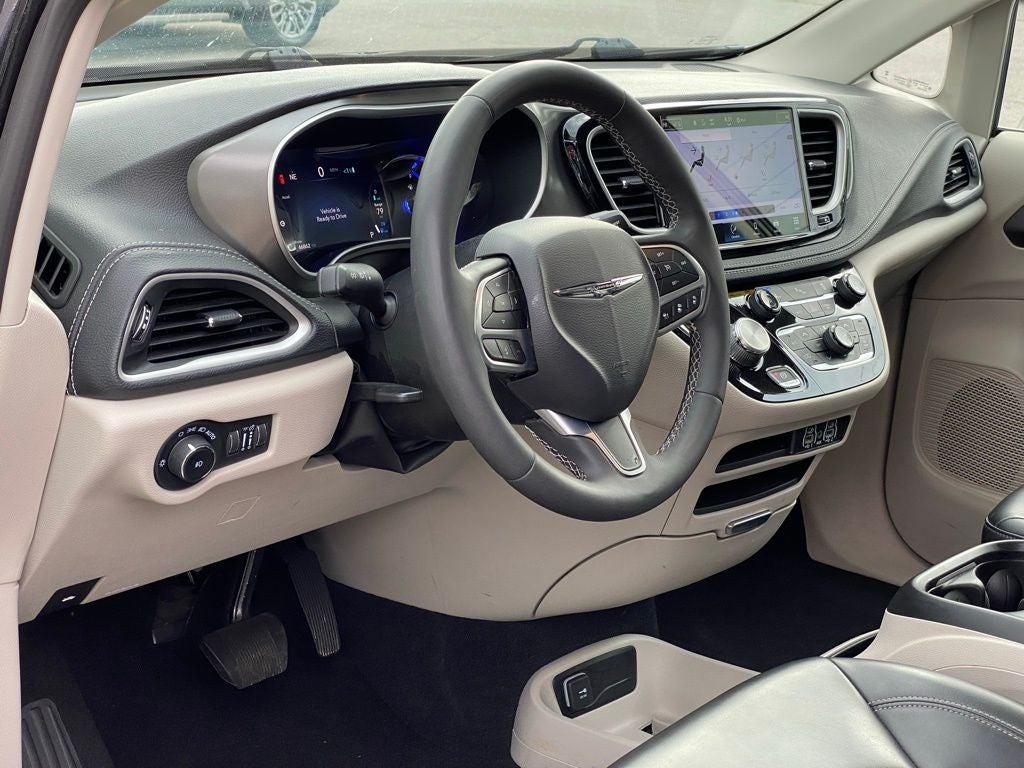 2023 Chrysler Pacifica Hybrid Touring L