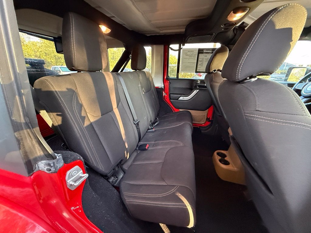 2016 Jeep Wrangler Unlimited Sahara - 4WD / CARFAX ONE OWNER