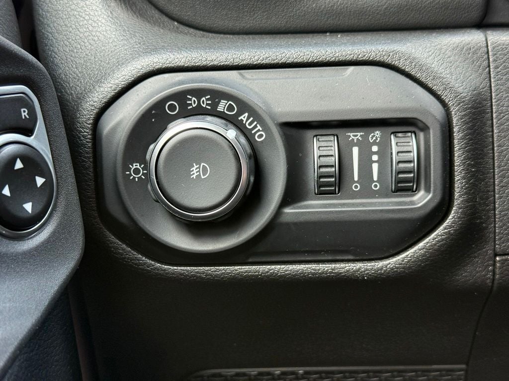 2019 Jeep Wrangler Unlimited Sahara - 4WD / CLEAN CARFAX / DANA AXLE