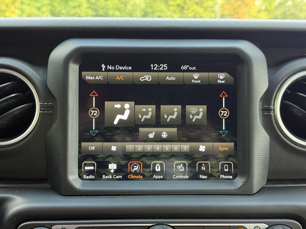 2019 Jeep Wrangler Unlimited Sahara - 4WD / CLEAN CARFAX / DANA AXLE