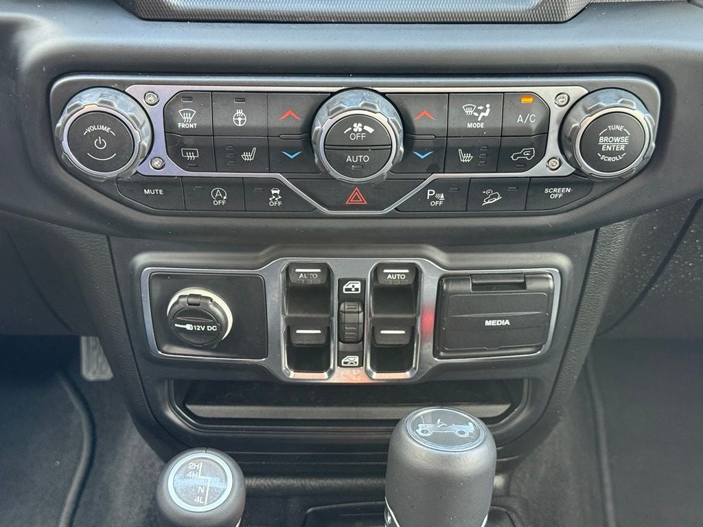 2019 Jeep Wrangler Unlimited Sahara - 4WD / CLEAN CARFAX / DANA AXLE
