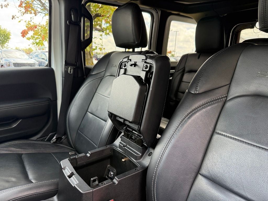 2019 Jeep Wrangler Unlimited Sahara - 4WD / CLEAN CARFAX / DANA AXLE