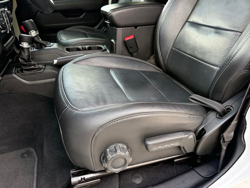 2019 Jeep Wrangler Unlimited Sahara - 4WD / CLEAN CARFAX / DANA AXLE