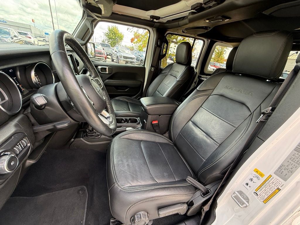 2019 Jeep Wrangler Unlimited Sahara - 4WD / CLEAN CARFAX / DANA AXLE