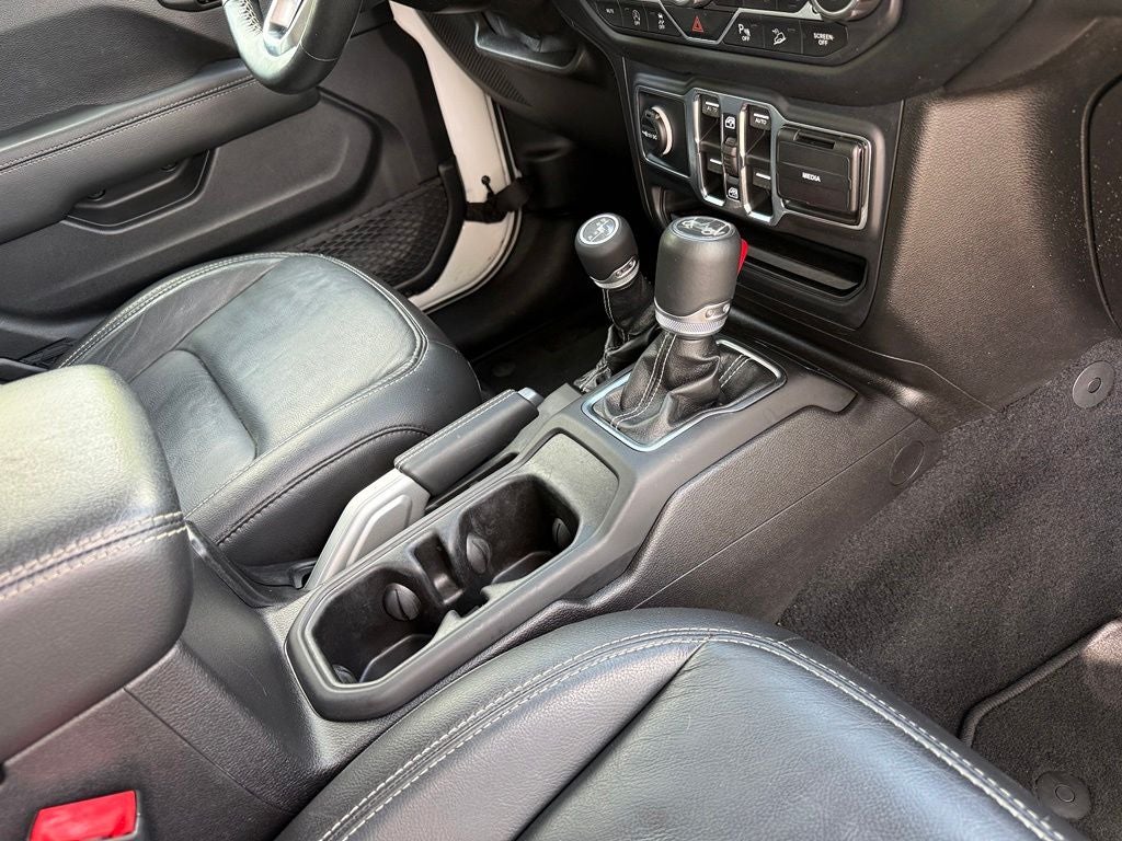 2019 Jeep Wrangler Unlimited Sahara - 4WD / CLEAN CARFAX / DANA AXLE