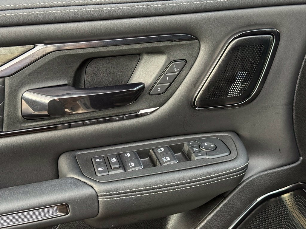 2026 RAM 1500 Limited - 4WD / PANORAMIC SUNROOF / CLEAN CARFAX