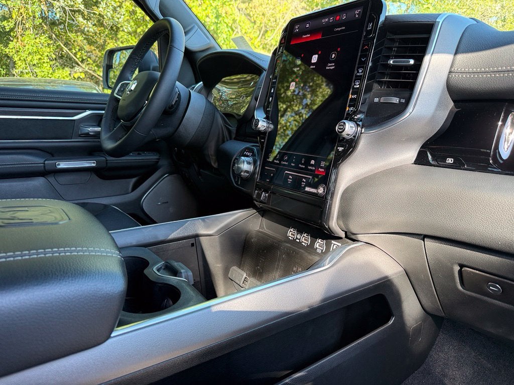 2025 RAM 1500 Laramie - 4WD / LEVEL 2 / NIGHT EDITION