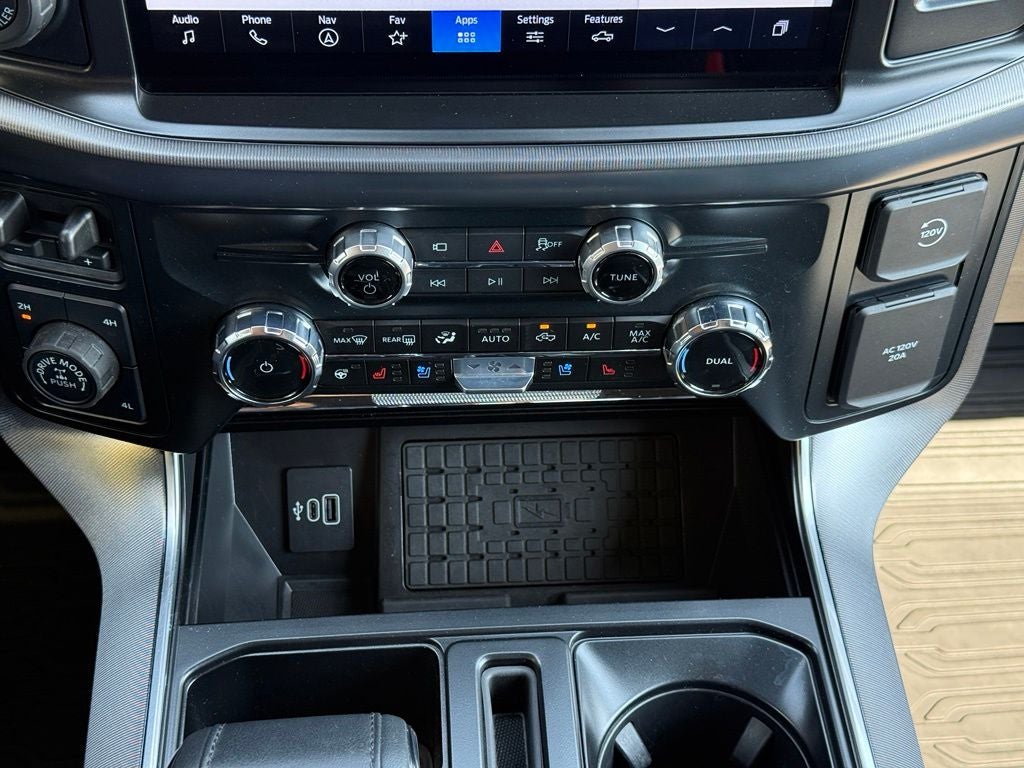 2025 Ford F-150 Platinum - 4WD / CLEAN CARFAX / ONE OWNER