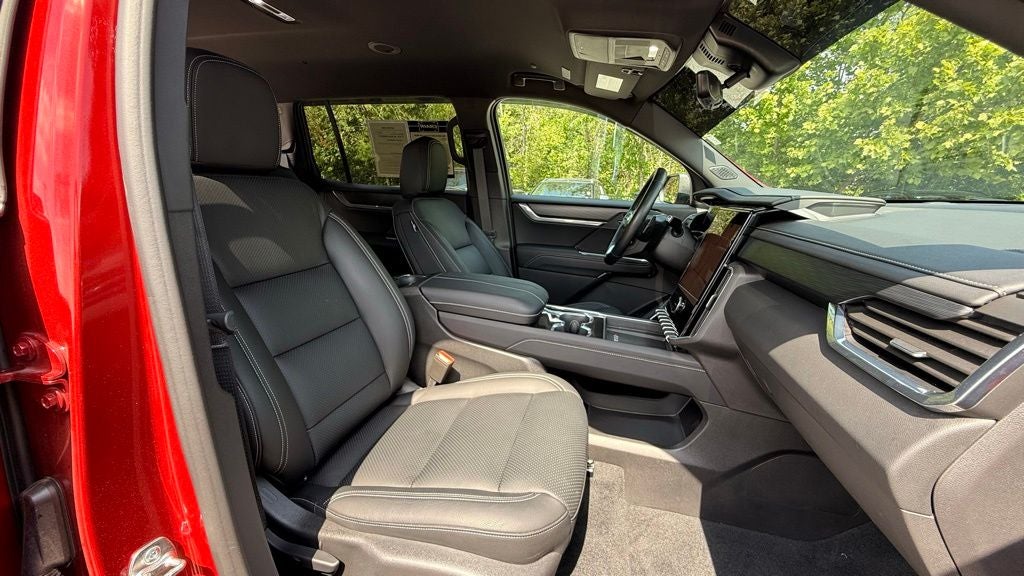 2026 GMC Acadia Elevation LOW MILES