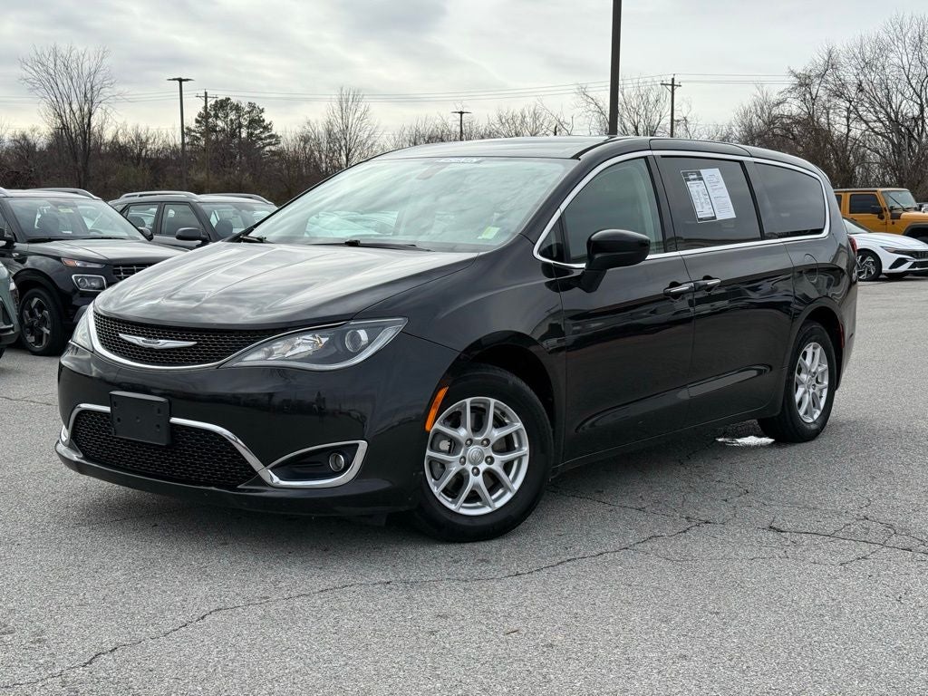 2017 Chrysler Pacifica Touring L LOW PRICED VAN!