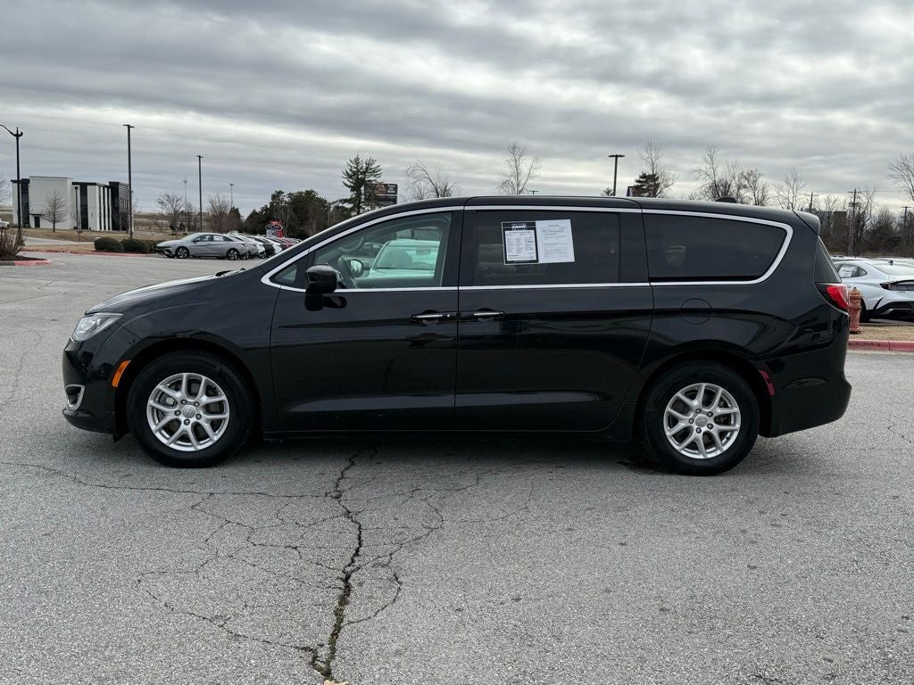 2017 Chrysler Pacifica Touring L LOW PRICED VAN!