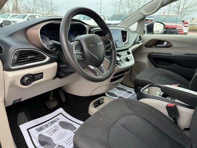 2017 Chrysler Pacifica Touring L LOW PRICED VAN!