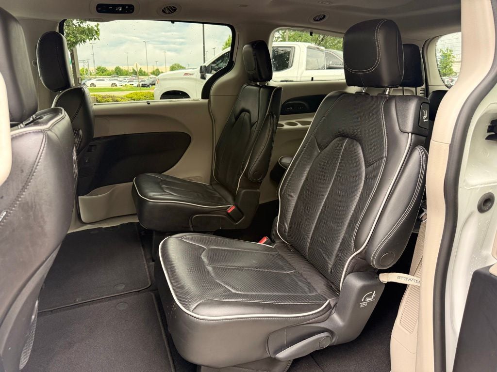 2022 Chrysler Pacifica Limited SOCCER MOM EDITION
