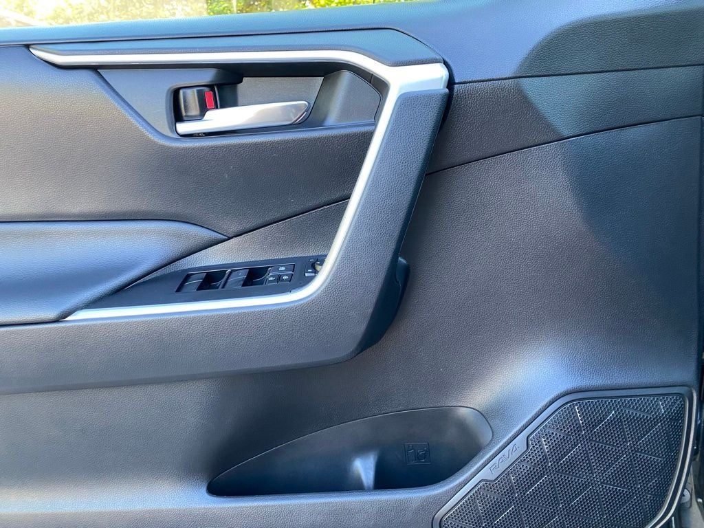 2021 Toyota RAV4 XLE APPLE CAR PLAY