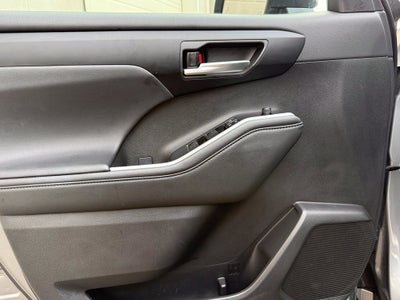 2025 Toyota Highlander XLE - AWD / SUNROOF / CLEAN CARFAX