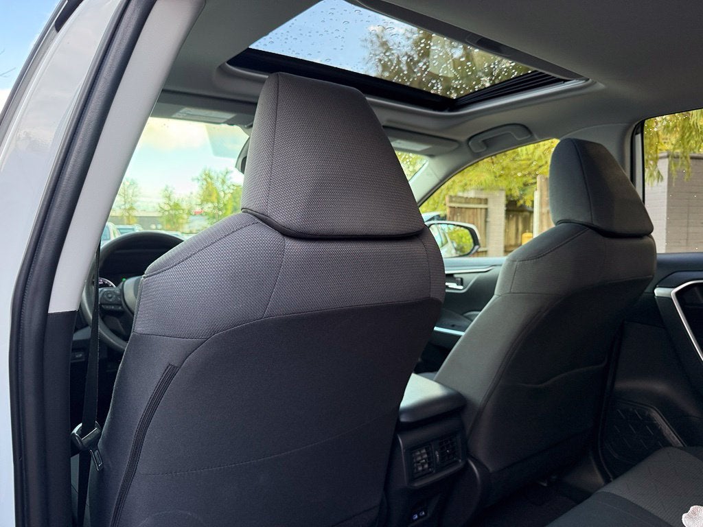 2022 Toyota RAV4 Hybrid XLE - AWD | SUNROOF | CLEAN CARFAX