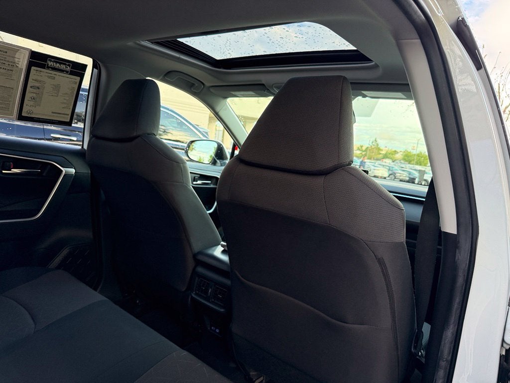 2022 Toyota RAV4 Hybrid XLE - AWD | SUNROOF | CLEAN CARFAX