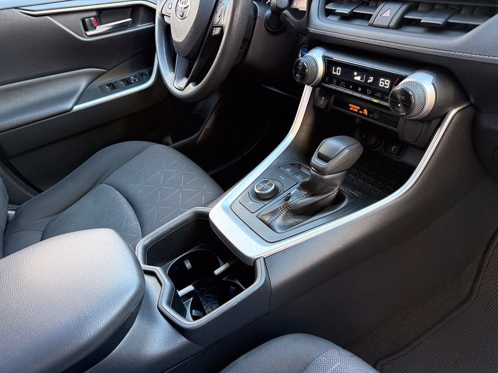 2022 Toyota RAV4 Hybrid XLE - AWD | SUNROOF | CLEAN CARFAX