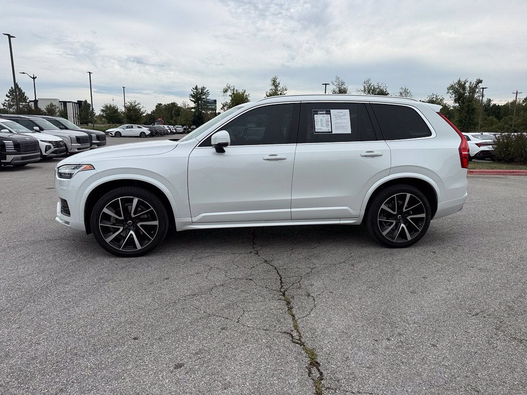 2022 Volvo XC90 T6 Momentum - AWD / PANORAMIC SUNROOF / ONE OWNER