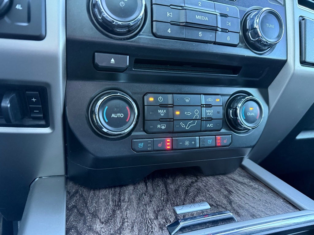 2018 Ford F-350SD Lariat Hard loaded!!