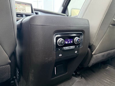2022 GMC Yukon SLT moon roof/capt seats