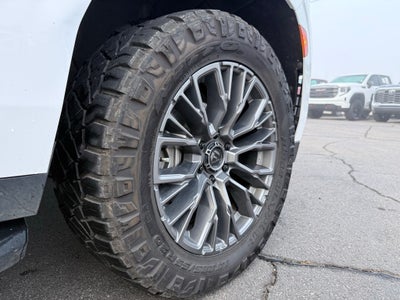 2022 GMC Yukon SLT moon roof/capt seats