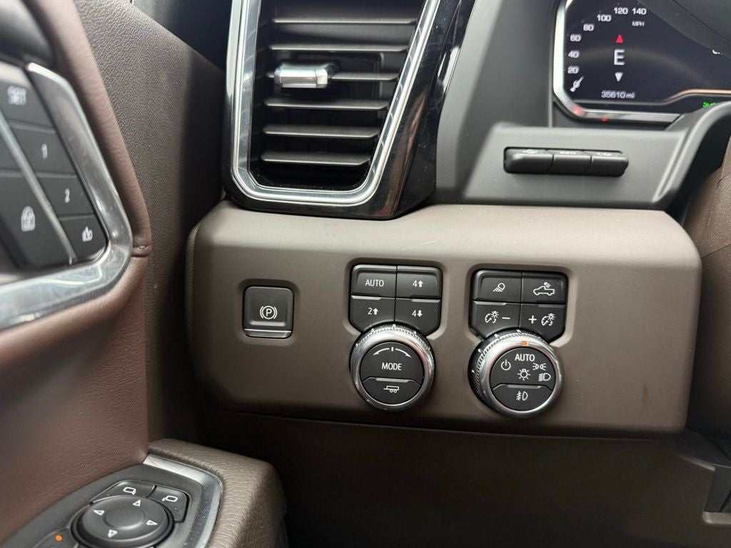2024 GMC Sierra 2500HD Denali DENALI PREFERRED POWER STEPS,