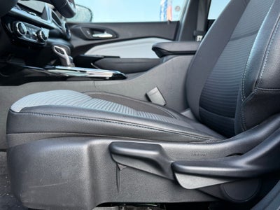 2025 Chevrolet Trax LT & FRONT PASSENGER HEATED SEATS
