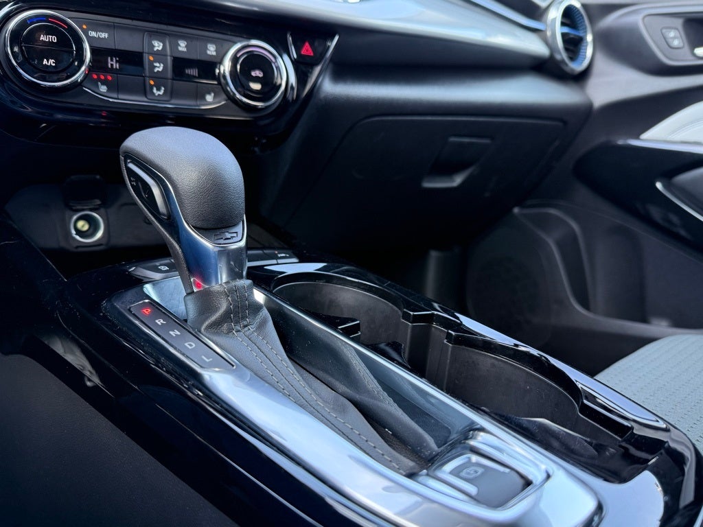 2025 Chevrolet Trax LT & FRONT PASSENGER HEATED SEATS