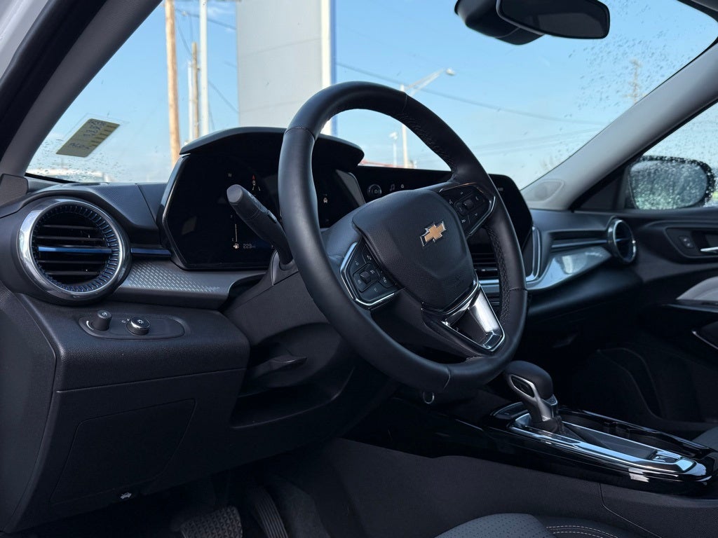 2025 Chevrolet Trax LT & FRONT PASSENGER HEATED SEATS